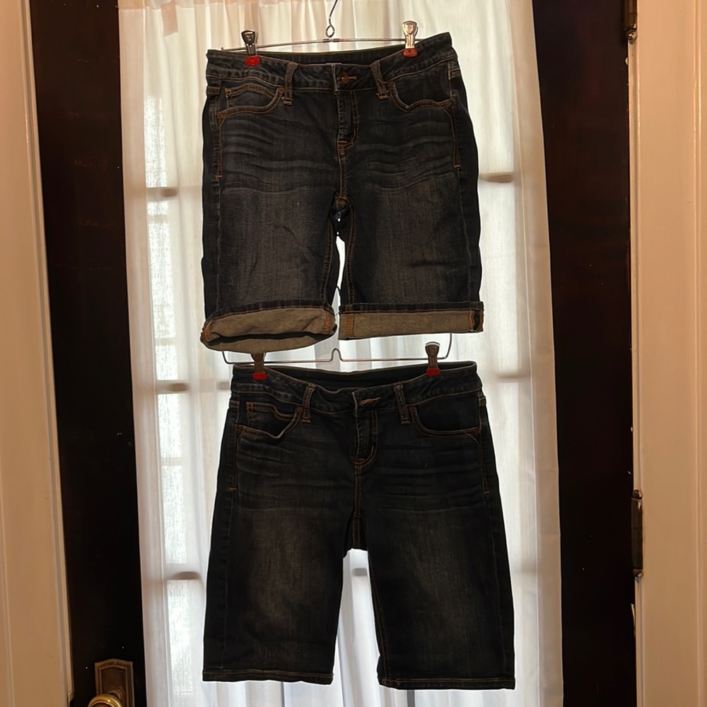 2 pair JCP denim jean shorts, lightly worn and in excellent condition! Sz 27/4